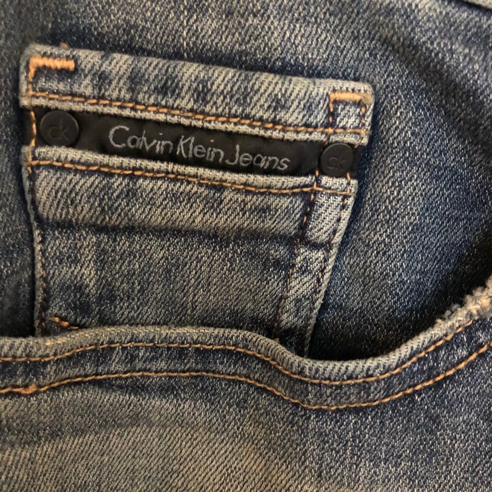 NWT Calvin Klein Button Fly Distressed High Rise - Picture 8 of 8